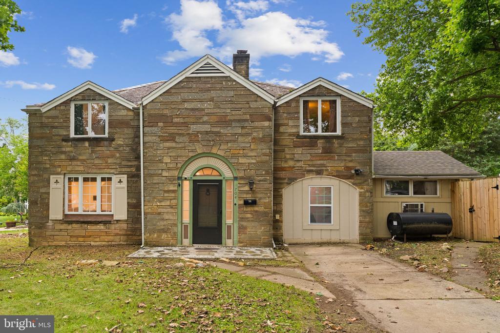 Foto principal - 704 Evergreen St
