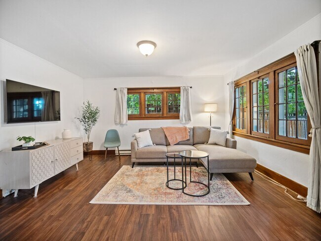 Foto del edificio - Charming 2BD Manito Bungalow (Furnished)