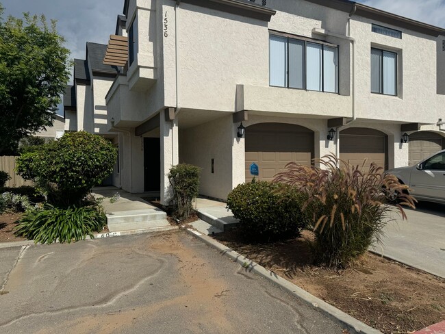Building Photo - Granite Hills Townhome