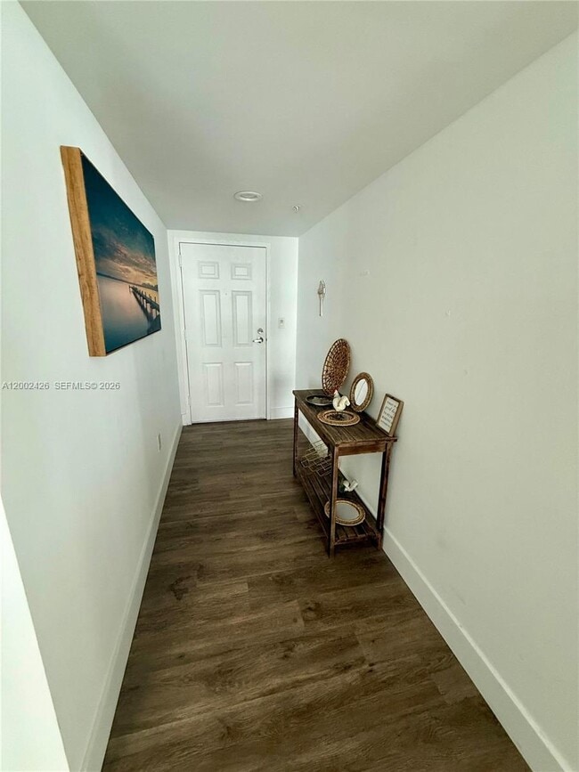 Building Photo - 1155 Brickell Bay Dr