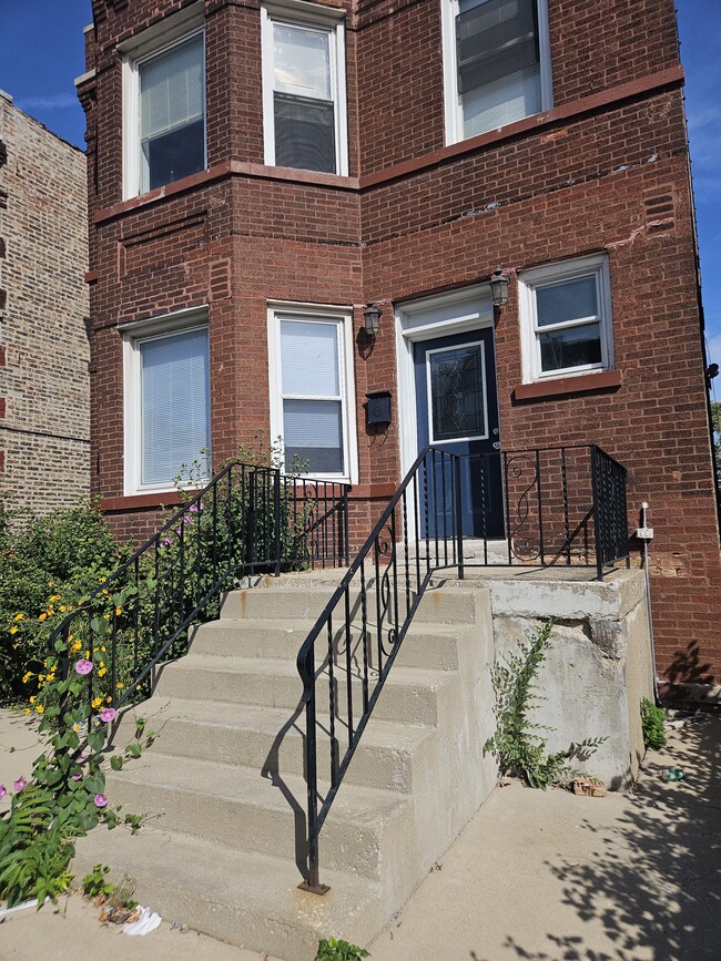 Building Photo - 3724 W Grand Ave