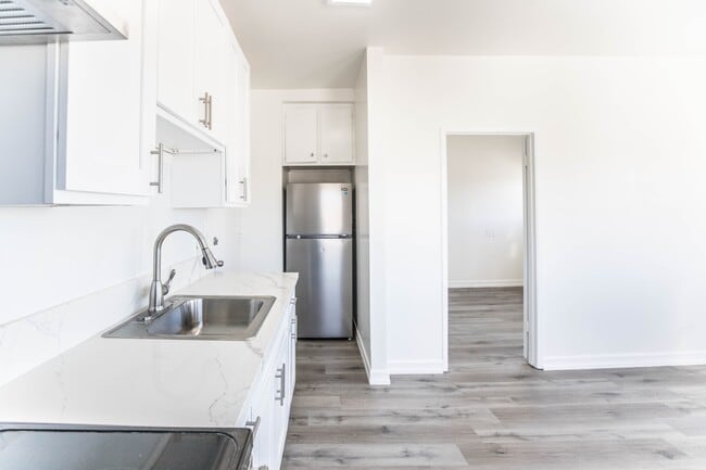 Building Photo - 39 Sunset Ave