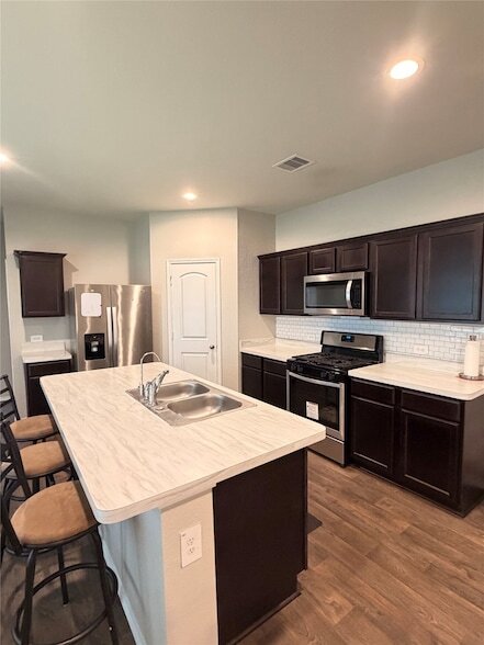 Foto del edificio - 2406 Heeney Pk Ln