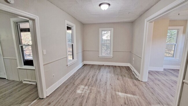 Foto del edificio - 3 Bed / 1 Bath Single Family Home