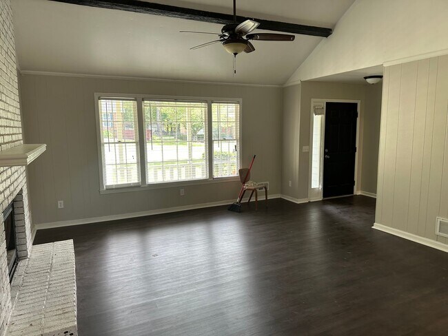 Foto del edificio - Newly renovated ranch-style home with lots...