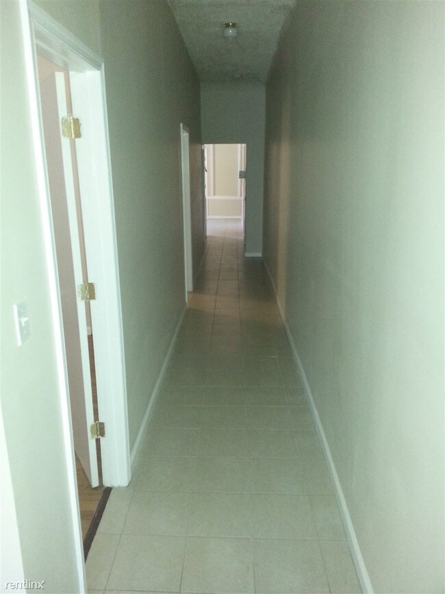 Building Photo - 378 Avon Ave
