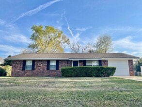 Building Photo - 1206 Stephen Ln