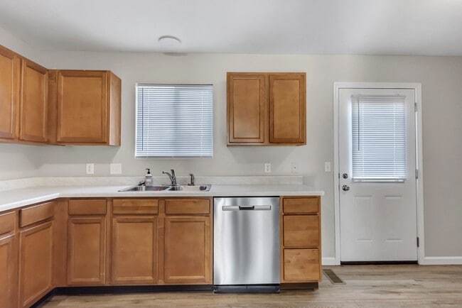 Building Photo - 21 Nassau Dr