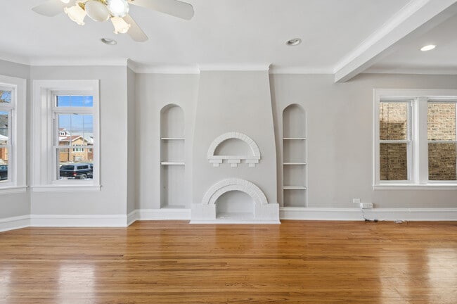 Building Photo - 4945 N Kilpatrick Ave