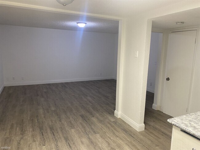 Building Photo - 3 br, 2 bath Duplex - 610 C Street 610