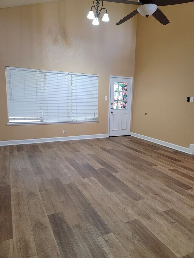 Foto del edificio - Magnificent 4 Bedroom home!