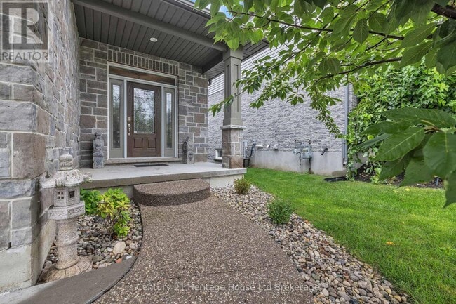 Building Photo - 472 Fairway Rd