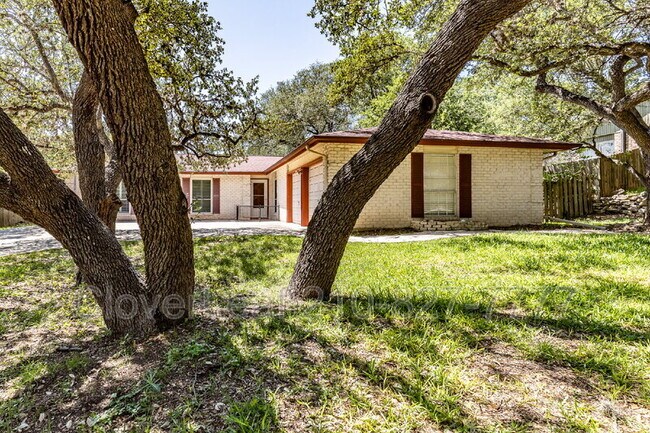 Foto del edificio - 8246 Phoenix Ave