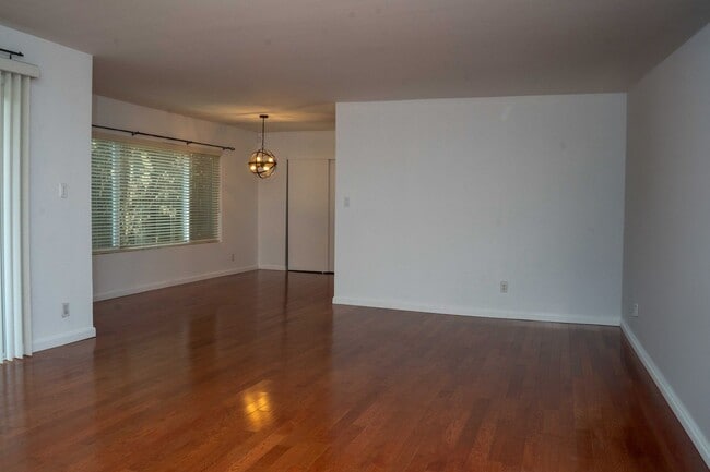 Building Photo - 4521 Colbath Ave
