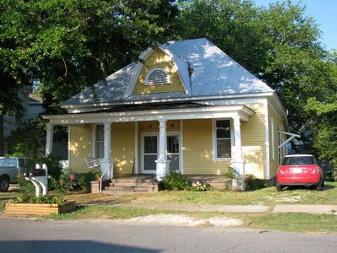 Foto del edificio - 2 Bedroom/1 Bedroom Available for August!