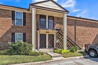 Building Photo - 4038 Ridglea Country Club Dr