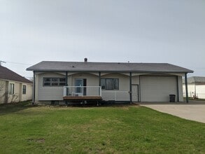 Building Photo - 1329 108 Ave