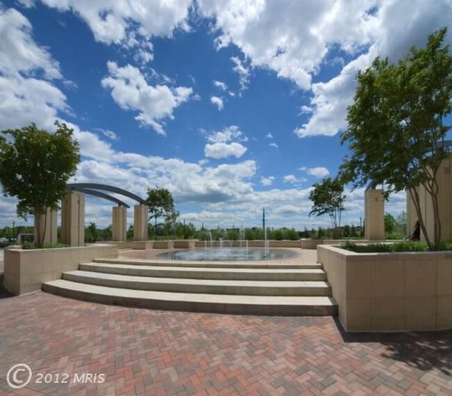 Fountain - 3650 S Glebe Rd