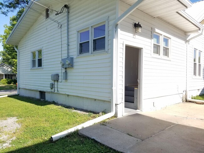 Foto del edificio - 121 W. Jackson Duplex