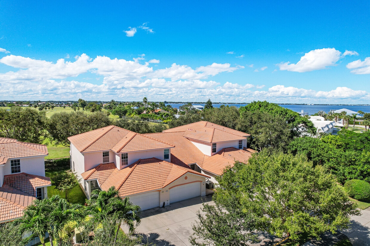 Foto principal - 1720 Minutemen Causeway