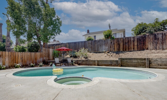 Pool - 25425 Mandarin Ct