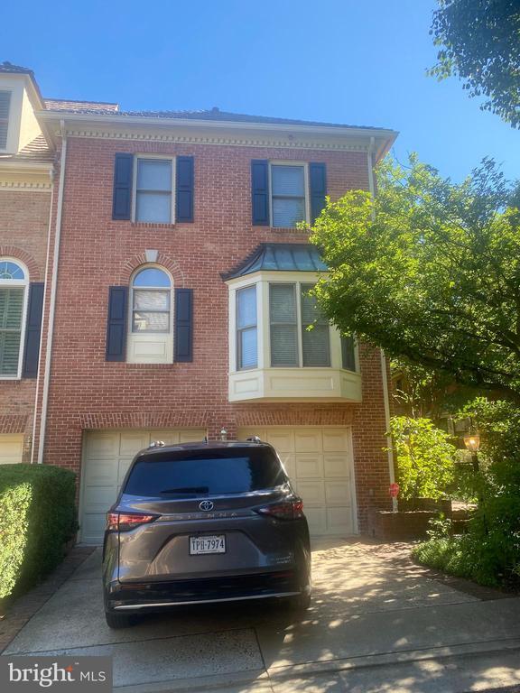 Foto del edificio - 6630 Hampton View Pl
