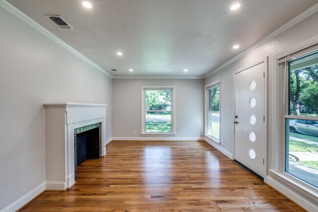 Foto del edificio - 5930 Penrose Ave