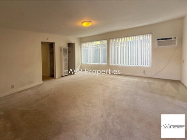 Foto del edificio - Detached home near Library