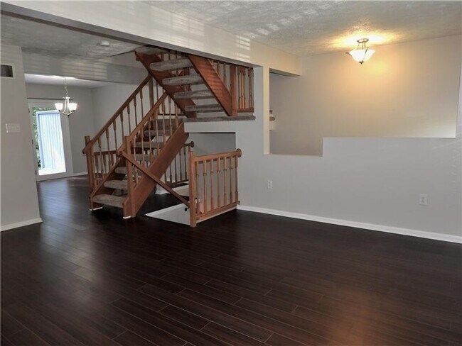 Foto del edificio - 2630 Birchwood Ln