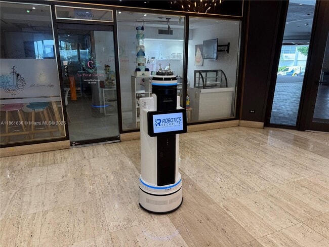 Building Photo - 801 Brickell Bay Dr