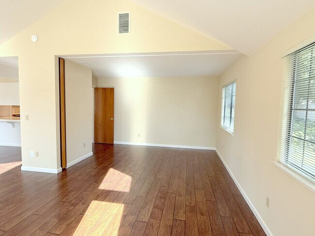 Foto del edificio - Awesome Location Close to Downtown Pleasanton Main St ! Detached One Story Home ! New Paint ! New...