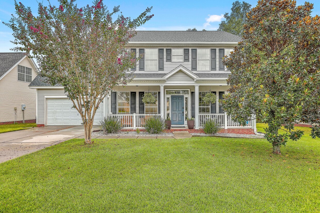 Foto principal - Immaculate Goose Creek Home!