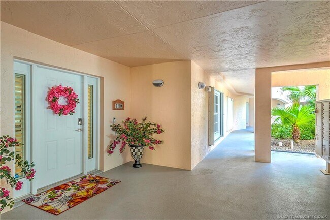 Building Photo - 5799 NE Island Cove Way