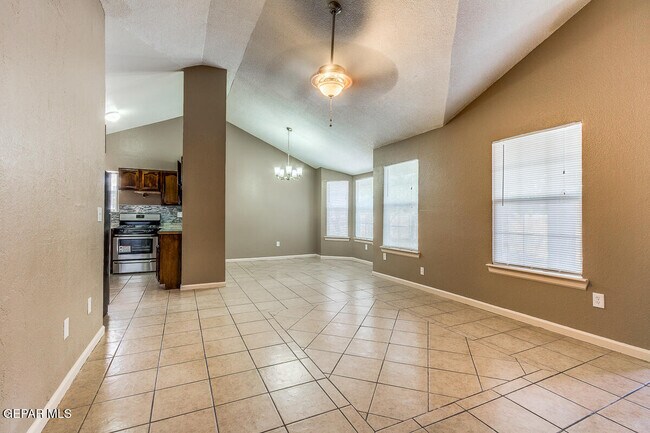 Foto del edificio - 14217 Thayer Pease Ave