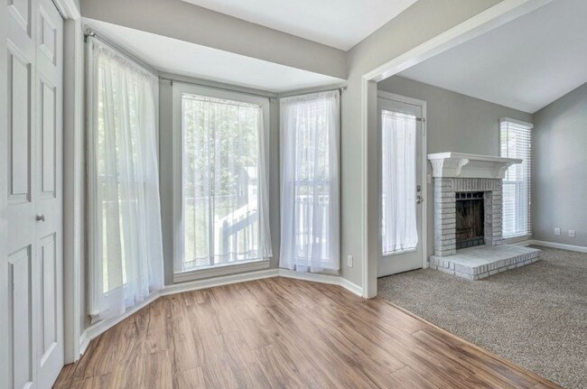 Building Photo - 1017 Rolling Meadow Dr