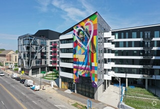 Building Photo - Gravity