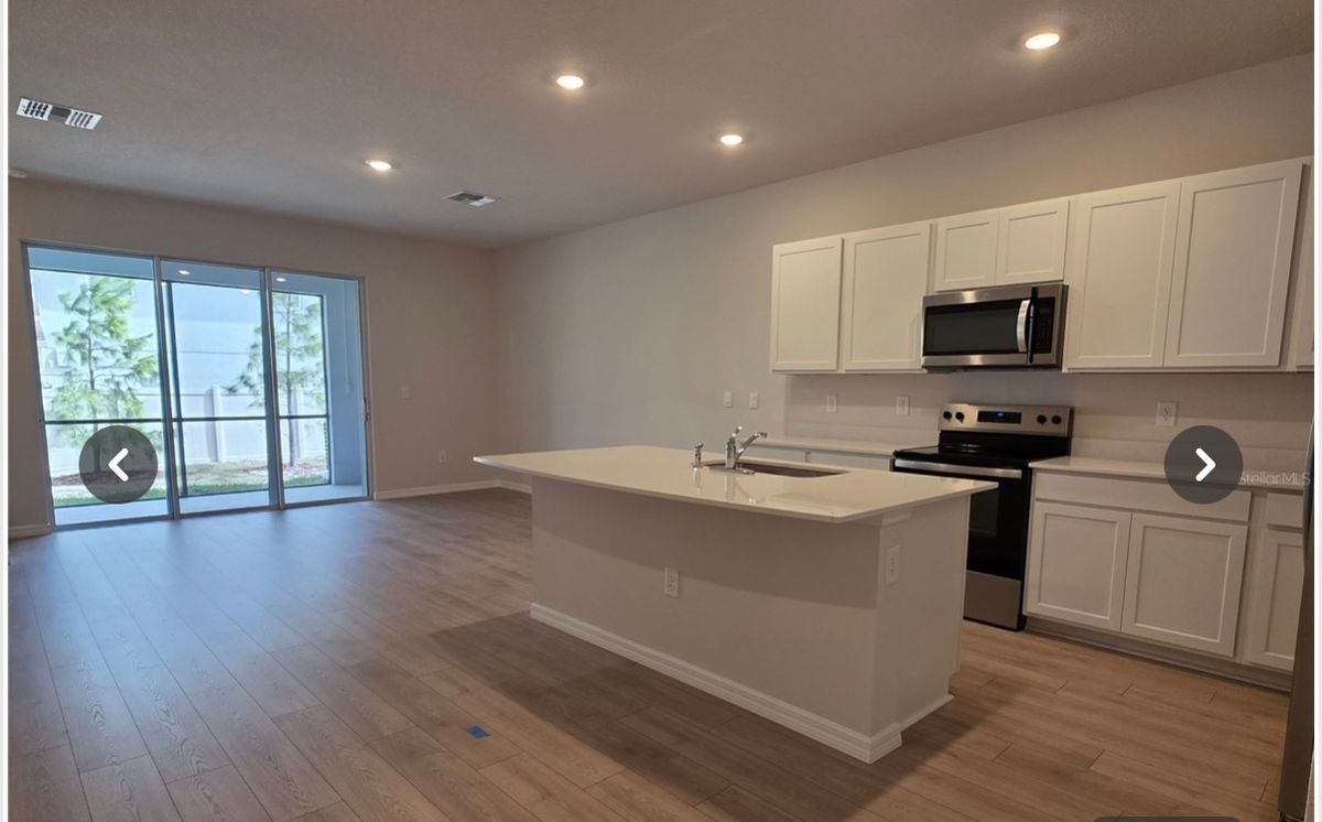Building Photo - 11846 Davis Dr