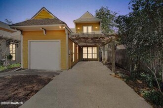 Building Photo - 104 Richardson Ave