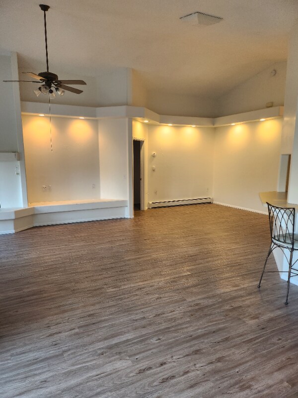 Foto del edificio - 407 Willow Ridge Ct