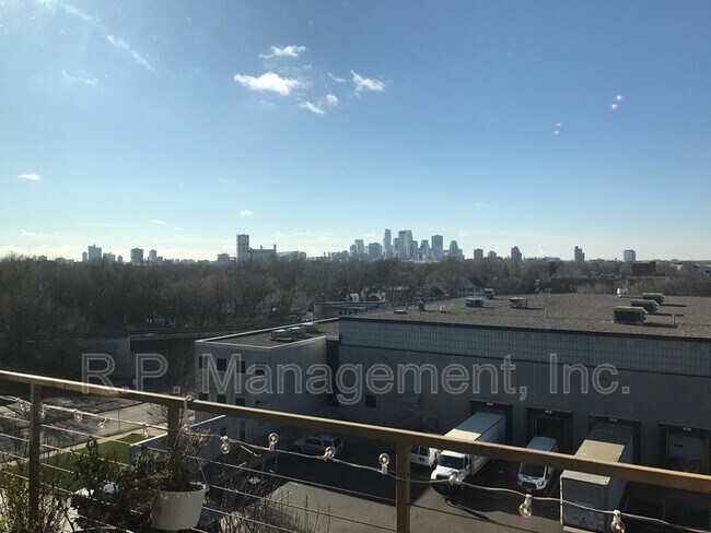 Building Photo - 1901 E Hennepin Ave