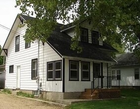 Building Photo - 1534 S Float Ave