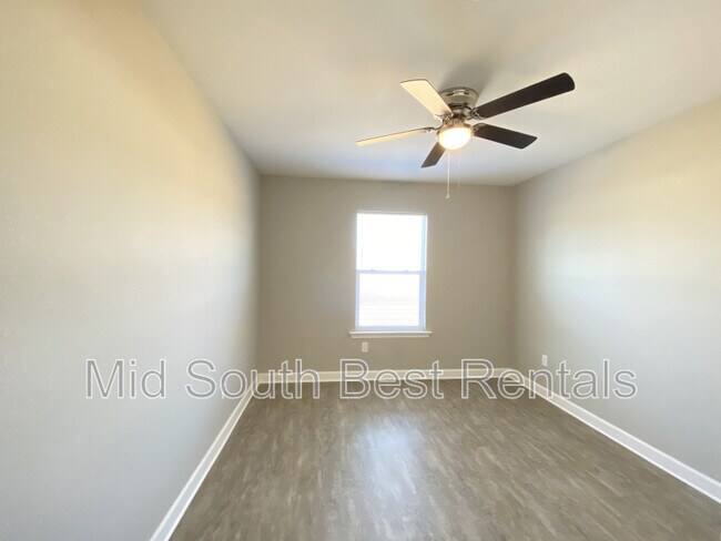 Foto del edificio - 203 Redbud Ct