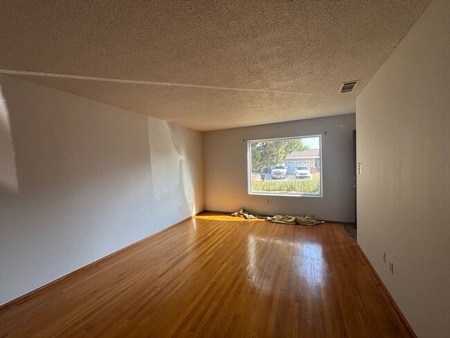 Foto del edificio - Central Roseville 3 Bedroom 2 Bath, Separa...