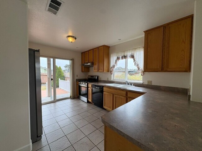 Foto del edificio - Lovely 3 Bedroom Home in McKinleyville