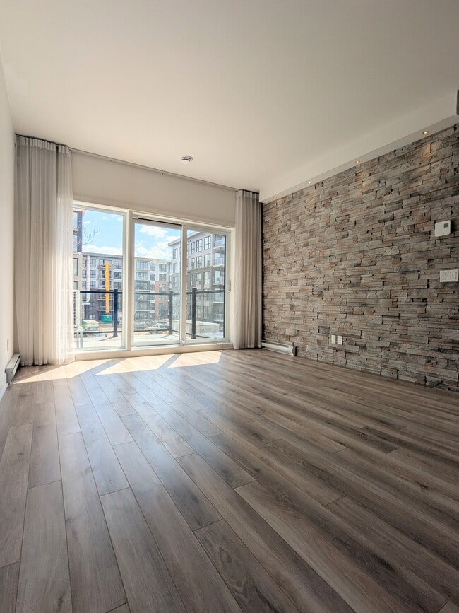 Building Photo - 4320 Rue Bernard-Hubert