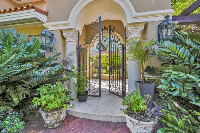 Foto del edificio - 6200 Granada Blvd