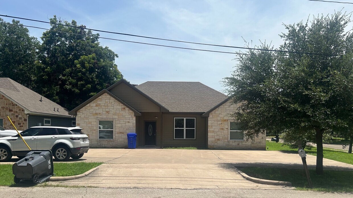 Foto principal - Spacious 4/4 House Near Baylor Campus!