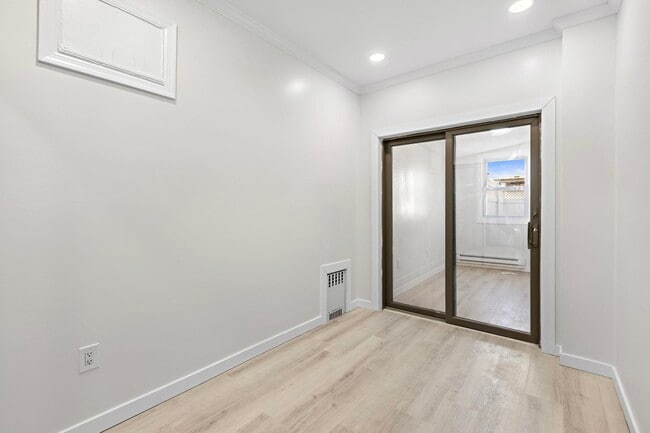 Building Photo - 600 67th St