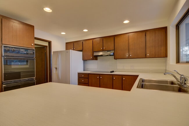Foto del edificio - 2 Bed+ 2 Bath Home With Water View