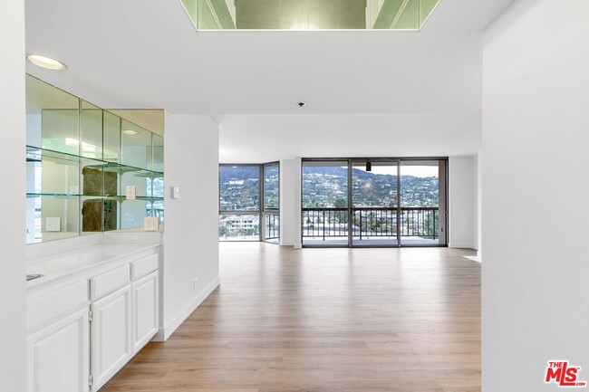 Foto del edificio - 222 Monterey Rd